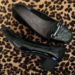 Aerosoles Black Patent Leather Pump Loafer with Matte Silver Buckle - Size 8M